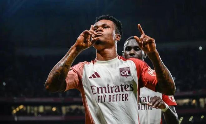 来试图击倒 来试图击倒